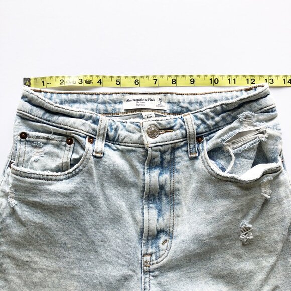 ABERCROMBIE The Mom High Rise Curve Love Light Wash Jeans Womens 26 Long - Picture 7 of 9